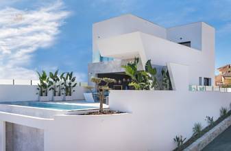 Thumbnail von ***Großzügige und exklusive Villen mit Infinity-Pool, Garage und fantastischem Meerblick***