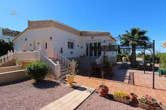 ***Sehr schöne Villa mit Pool, Gästeappartement und Panoramablick***
