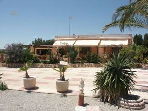 ***Landhaus-Villa mit Pool, Gästehaus und phantastischem Ausblick***