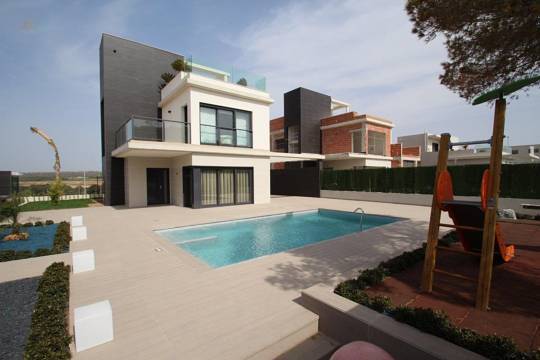 ***Exklusive Neubau-Villen mit Privatpool nur 600 m vom Strand***