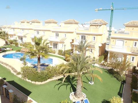 ***Attraktive Villa mit 3 Schlafzimmern und 3 Bädern in bevorzugter Wohnlage in der Urb. La Marina***