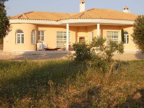 ***Exklusive Landhaus-Villa mit Pferdestall***