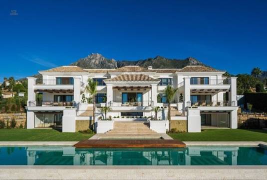 Luxus-Villa in Sierra Blanca R2555018