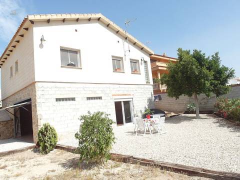 ***Wunderschöne Villa mit sehr großem Untergeschoss in ruhiger Lage***