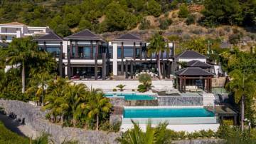 ***EINZIGARTIGE VILLA ZUM VERKAUF IN CASCADA DE CAMOJAN IN MARBELLA***