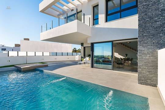 ***Großzügige und elegante dreigeschossige Villen mit 3 Schlafzimmern, privatem Pool und Meerblick***