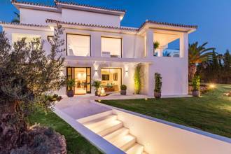 Thumbnail von ***KOMPLETT RENOVIERTE VILLA IN NUEVA ANDALUCIA IN MARBELLA***