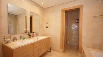 Thumbnail von Luxus-Wohnung in Sierra Blanca R2727791