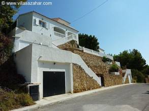 ***Villa mit unverbaubarem Meerblick auf Hanggrundstück***