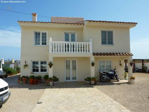 ***Modernisierte Villa mit 6 Schlafzimmern und Meerblick***