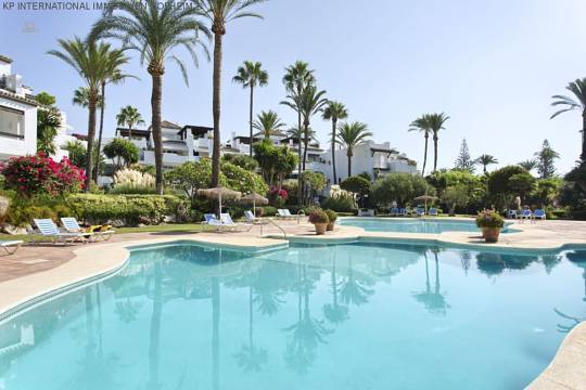 ***ALCAZABA BEACH: Möbliertes Penthouse mit Dachterrasse direkt am Strand***