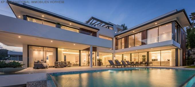 ***MODERNE LUXUS VILLA IN LA ALQUERIA IN BENAHAVIS***