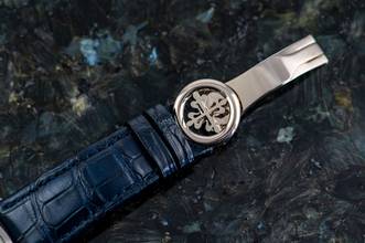 Thumbnail von Patek Philippe World Time CHRONOGRAPH | 5930G-001 | Full Set 2018 | Whitegold