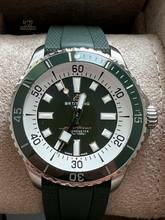 Breitling Superocean 44 mm Grün mit Mehrwertsteuer