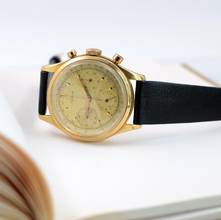 Thumbnail von Gübelin Chronograph Jumbo champagne dial valjoux 72 yellow gold 18KT 1950’s