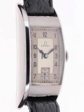 Thumbnail von Omega Gents Wristwatch Curvex </h1>