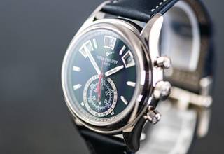 Thumbnail von Patek Philippe Annual Calendar Chronograph Annual Calendar | 5960G | Full Set 2022 | blue dial | White gold