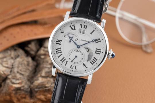  Cartier Rotonde de Cartier Grossdatum Retrograde 2.Zeitzone Ref. W1556368  