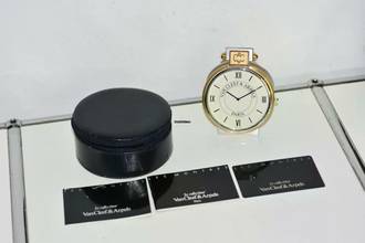Thumbnail von Van Cleef & Arpels Table Clock Tischuhr 820.P06 </h1>