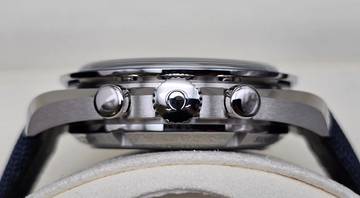 Thumbnail von Omega Speedmaster Professional Moonwatch 'Silver Snoopy Award' 50th Anniversary 310.32.42.50.02.001 Unworn/New Condition Full Set 3-2026