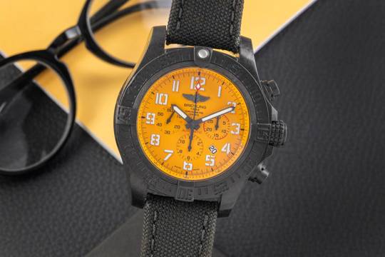  Breitling Avenger Hurricane 12H Chronograph Breitlight XB0170E41B1W1 Papiere  