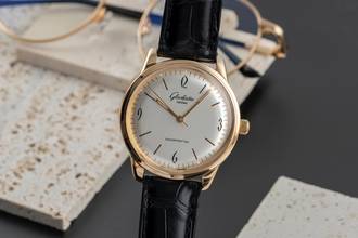 Thumbnail von Glashütte Original Sixties 18k Gold Automatik Herrenuhr 1-39-52-01-01-04 B&P