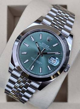  Rolex Datejust 41 41mm 126300 Green dial Jubilee Bracelet Unworn/New condition Full Set 5-2026 