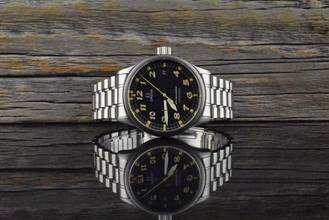  Omega Genève Dynamic Automatic 5200.50.00 Black Tritium Vintage Military 
