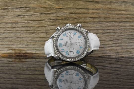  Omega Speedmaster Reduced MOP Dial / Diamond Bezel Automatik - Full Set 