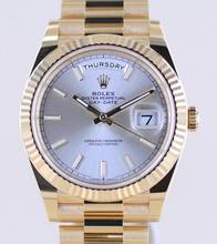  Rolex Day-Date 40 40mm 18K Gelbgold Silver Index Dial Präsidentband Klassiker Fluted B+P 