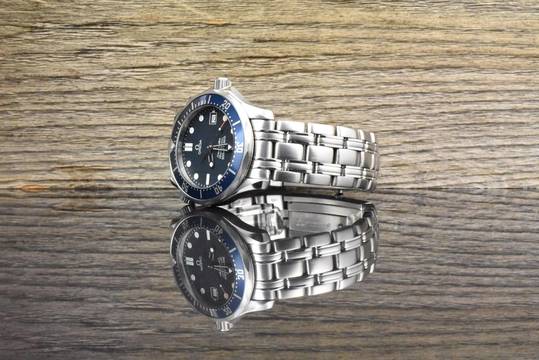  Omega Seamaster Diver 300 M Quarz 36MM James Bond - Blue Wave Dial - Vintage 
