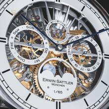 Aperia III – Limitierte Wanduhr - Skelettiertes Werk - Kalender & Mondphase