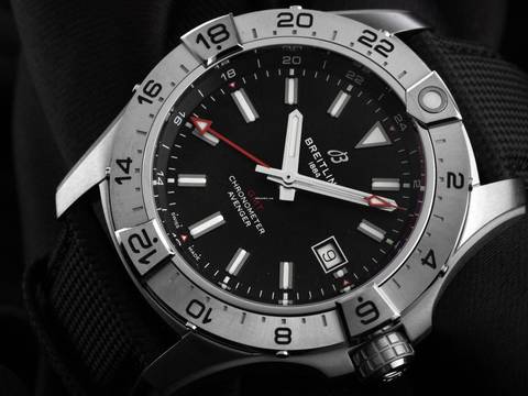  Breitling Avenger GMT Ref.A32320101B1X1 2025 Full Set Ungetragen 