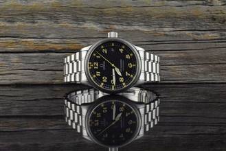  Omega Genève Dynamic Automatic Black Tritium 5200.50 Vintage Military 