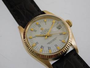  Rolex Datejust 31 18 Karat Gelbgold Datejust 31 mm Medium mit Krokoband und original Schließe original Box im Top Zustand von 1977 