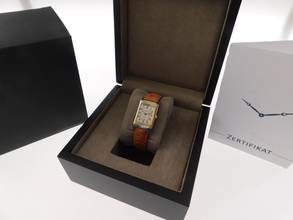 Thumbnail von Jaeger-LeCoultre Reverso Classique Classic Stahl / Gelbgold im Top Zustand mit Straußenband und Faltschließe Classic 23 x 38 mm