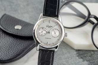  Glashütte Original Senator Zeigerdatum Ref. 1-39-58-02-02-04 Box & Papiere 2013 