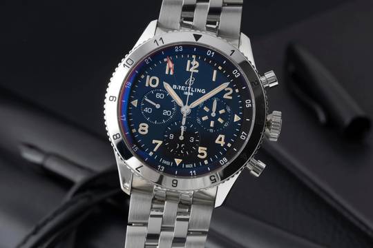  Breitling Super Avi B04 GMT 46 P-51 Mustang Stahl Ref. AB04453A1B1A1 B&P 2025 