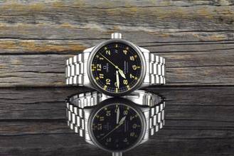  Omega Genève Dynamic Automatic Black Tritium 5200.50 Vintage Military 