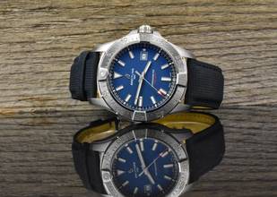  Breitling Avenger Automatic 42 Blue / Faltschließe / Stahl / Unpoliert - B&P 2023 