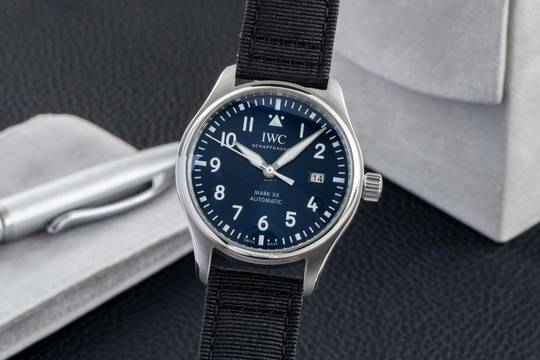  IWC Fliegeruhr Mark Pilot Mark XX Blue Dial Stahl Automatik Herrenuhr Ref. IW328203 B&P 2023 