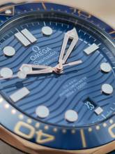 Thumbnail von Omega Seamaster Diver 300 M 42mm 210.22.42.20.03.002 Blue dial Sedna Gold/Steel Very Good Full Set 11-2023
