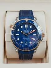 Thumbnail von Omega Seamaster Diver 300 M 42mm 210.22.42.20.03.002 Blue dial Sedna Gold/Steel Very Good Full Set 11-2023