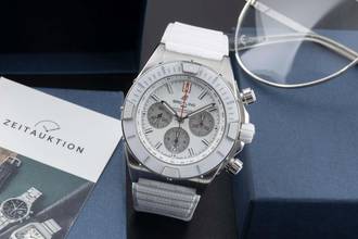 Breitling Super Chronomat B01 44 Japan Edition Ref. AB0136A71A1S1 B&P
