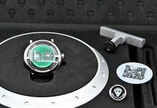 Thumbnail von M.A.D. Editions green M.A.D.2 | unworn | Full Set with QR code | Automatic cal. G101