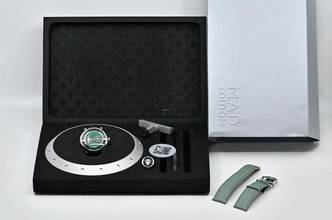 Thumbnail von M.A.D. Editions green M.A.D.2 | unworn | Full Set with QR code | Automatic cal. G101