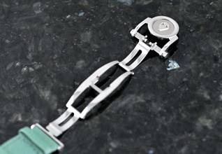 Thumbnail von M.A.D. Editions green M.A.D.2 | unworn | Full Set with QR code | Automatic cal. G101