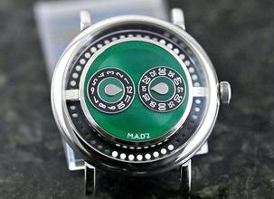 Thumbnail von M.A.D. Editions green M.A.D.2 | unworn | Full Set with QR code | Automatic cal. G101
