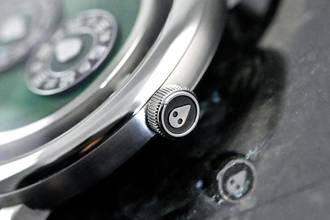 Thumbnail von M.A.D. Editions green M.A.D.2 | unworn | Full Set with QR code | Automatic cal. G101