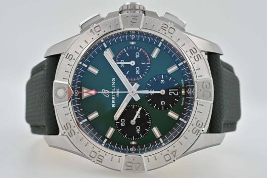  Breitling Avenger B01 Chronograph 42 AB0146101L1X1 Green Dial 